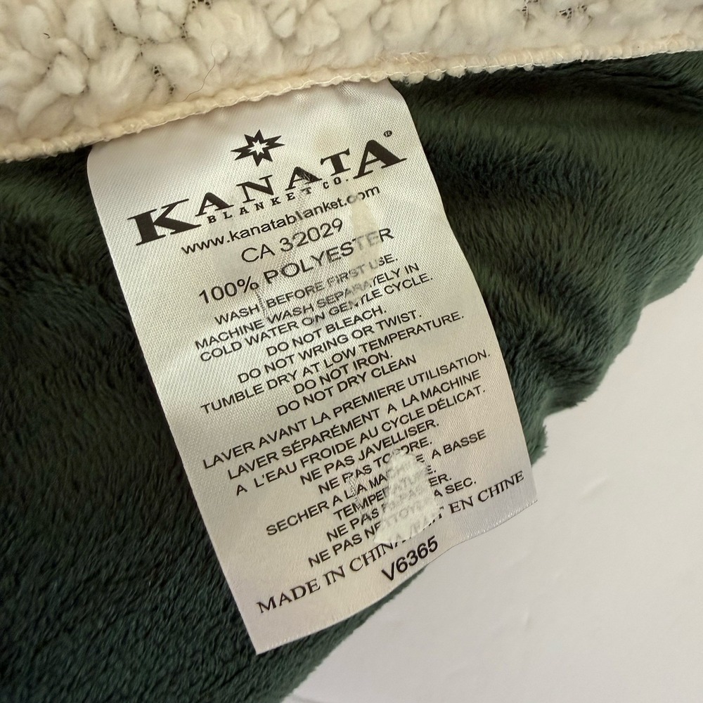 NWT Kanata Blanket Home Collection Green Fleece Plush Throw Cozy Warm Logo - Picture 4 of 6